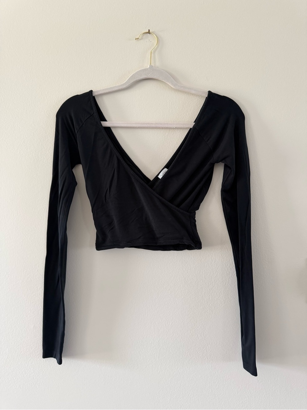 Aritzia Wilfred - Black Long-Sleeve Wrap Crop Top